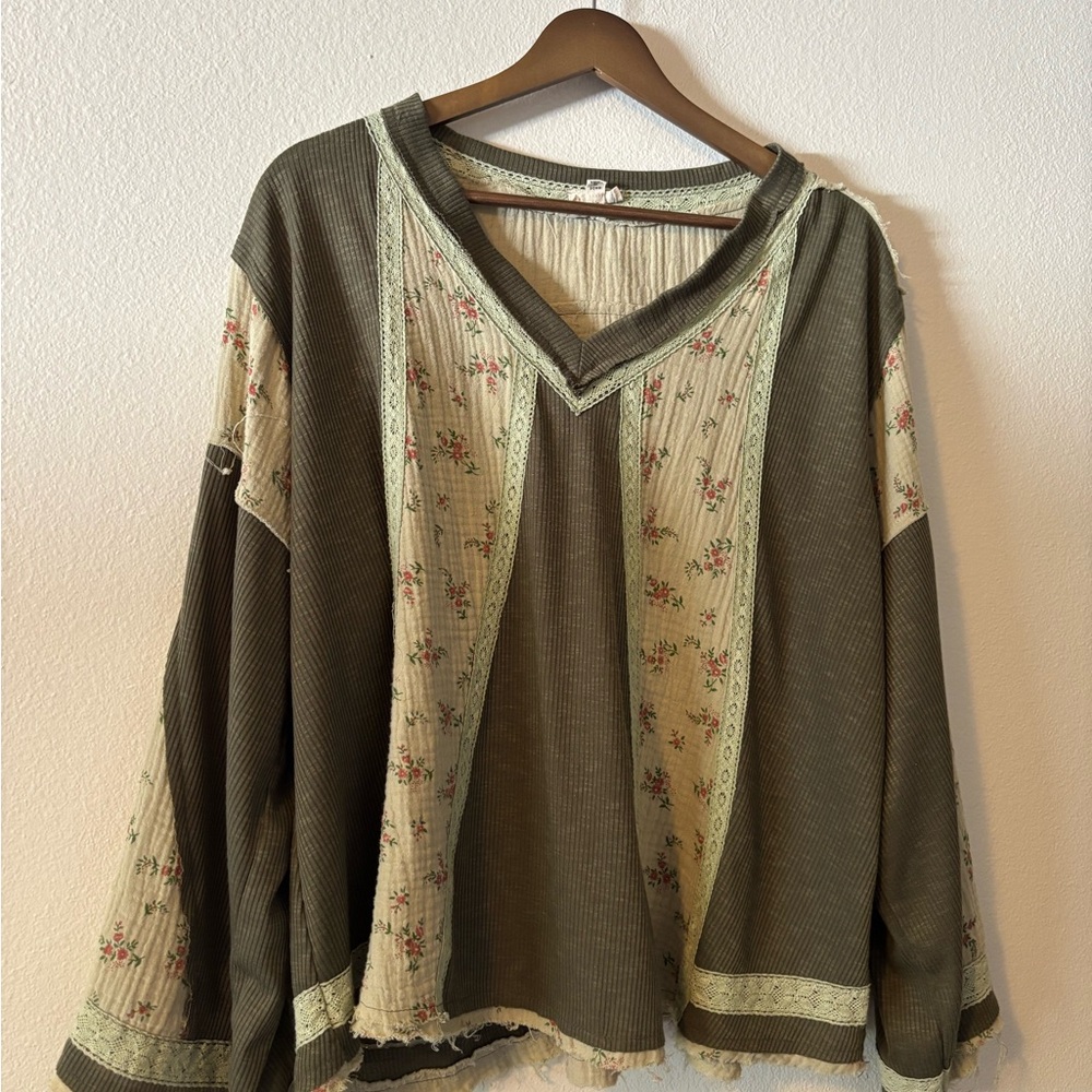 POL Green and Cream Knit Top